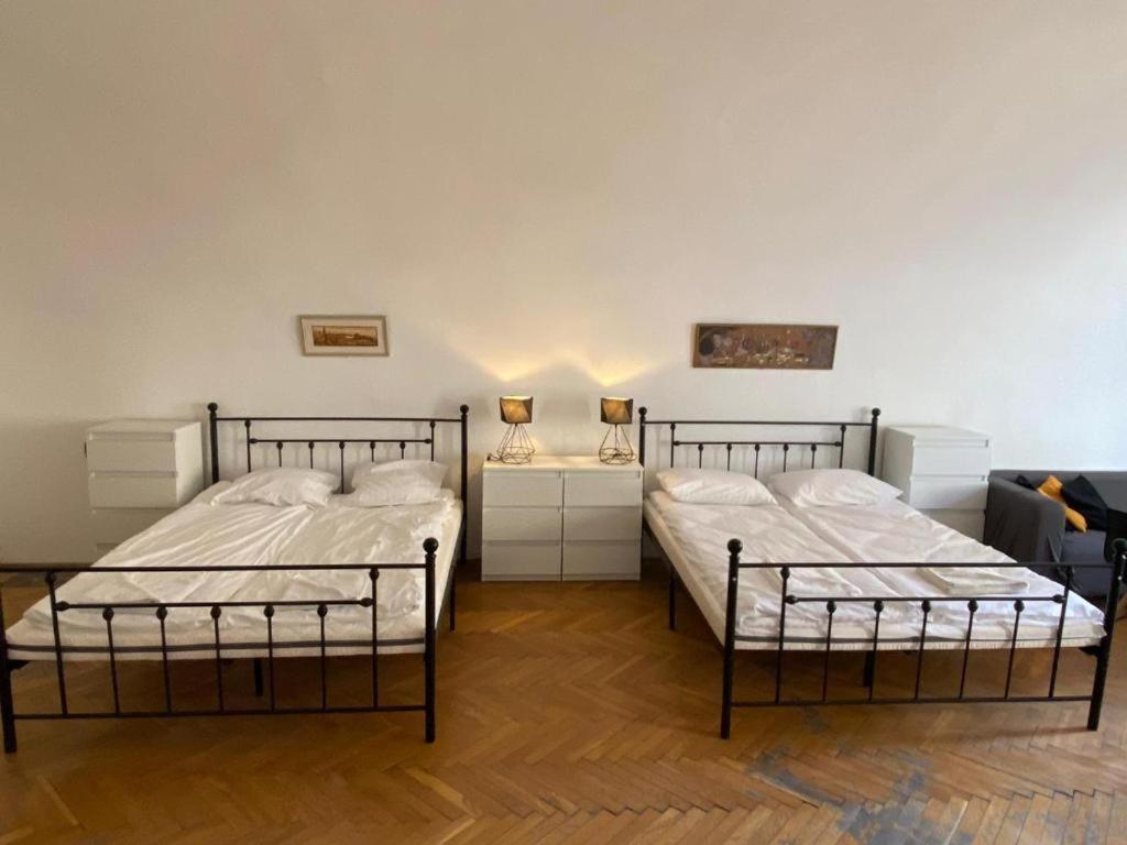 Main Square 18 View 2 Apartment Krakow Bagian luar foto